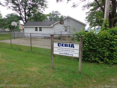 LOCATION LOCATION, CLEAN UPDATED 2 BDRM, 2 BATH, RANCH IN on Bay Pointe Golf Club in Michigan - for sale on GolfHomes.com, golf home, golf lot