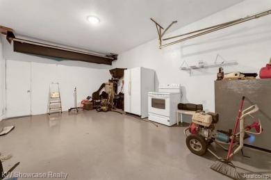LOCATION LOCATION, CLEAN UPDATED 2 BDRM, 2 BATH, RANCH IN on Bay Pointe Golf Club in Michigan - for sale on GolfHomes.com, golf home, golf lot