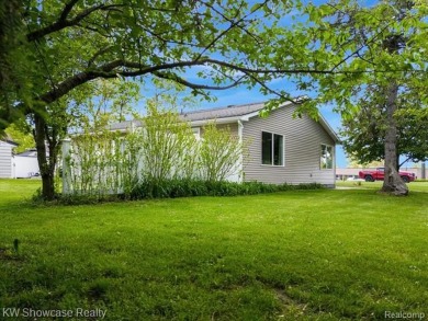 LOCATION LOCATION, CLEAN UPDATED 2 BDRM, 2 BATH, RANCH IN on Bay Pointe Golf Club in Michigan - for sale on GolfHomes.com, golf home, golf lot