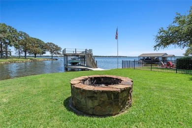 Cozy remodeled 4 bedroom 3 bath lakehouse featuring large on Pinnacle Golf and Boat Club in Texas - for sale on GolfHomes.com, golf home, golf lot