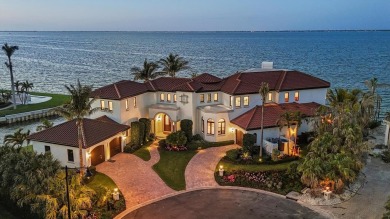 A luxurious coastal retreat at the water's edge on Longboat Key on Links on Longboat Golf Club in Florida - for sale on GolfHomes.com, golf home, golf lot
