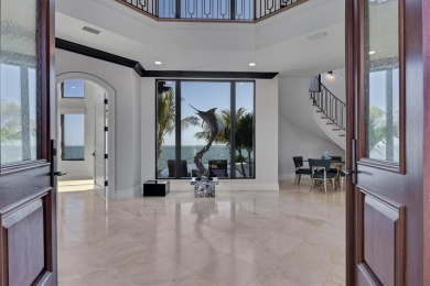 A luxurious coastal retreat at the water's edge on Longboat Key on Links on Longboat Golf Club in Florida - for sale on GolfHomes.com, golf home, golf lot