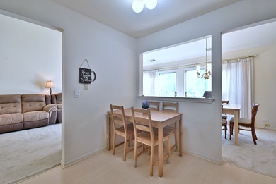 Beautiful, move in condition condominium in popular Rob Roy on Rob Roy Golf Club in Illinois - for sale on GolfHomes.com, golf home, golf lot