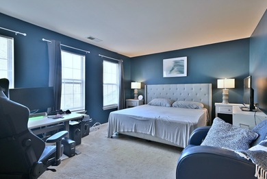 Beautiful, move in condition condominium in popular Rob Roy on Rob Roy Golf Club in Illinois - for sale on GolfHomes.com, golf home, golf lot