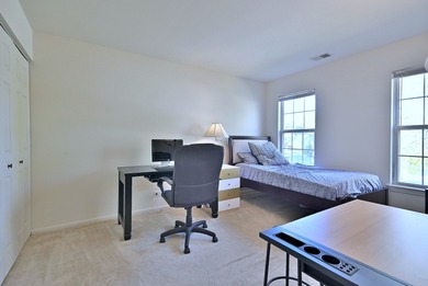 Beautiful, move in condition condominium in popular Rob Roy on Rob Roy Golf Club in Illinois - for sale on GolfHomes.com, golf home, golf lot