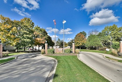 Beautiful, move in condition condominium in popular Rob Roy on Rob Roy Golf Club in Illinois - for sale on GolfHomes.com, golf home, golf lot