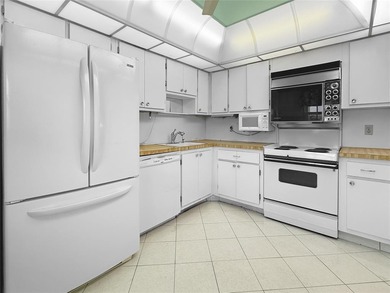 Welcome to the fabulous Palm Aire Country Club  This exceptional on Palm-Aire Country Club and Resort - Palms in Florida - for sale on GolfHomes.com, golf home, golf lot