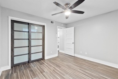 Luxuriously Updated 1 Bed, 1 Bath Condo--Upstairs corner unit on Stevens Park Golf Course in Texas - for sale on GolfHomes.com, golf home, golf lot