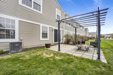 This beautifully updated 3-bedroom end-unit townhome in on Broken Arrow Golf Club in Illinois - for sale on GolfHomes.com, golf home, golf lot