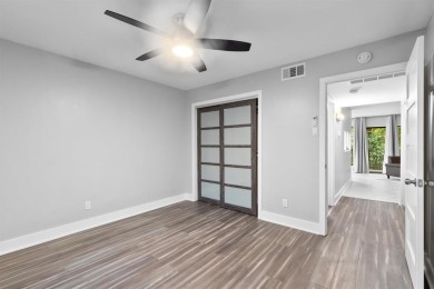 Luxuriously Updated 1 Bed, 1 Bath Condo--Upstairs corner unit on Stevens Park Golf Course in Texas - for sale on GolfHomes.com, golf home, golf lot