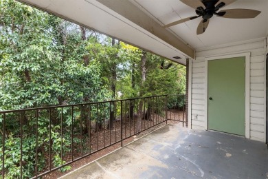 Luxuriously Updated 1 Bed, 1 Bath Condo--Upstairs corner unit on Stevens Park Golf Course in Texas - for sale on GolfHomes.com, golf home, golf lot