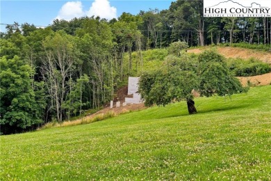 EASY BUILD, MOUNTAIN VIEWS - LOT WR72 is located in the gated on Elk River Club in North Carolina - for sale on GolfHomes.com, golf home, golf lot