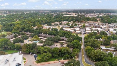 Luxuriously Updated 1 Bed, 1 Bath Condo--Upstairs corner unit on Stevens Park Golf Course in Texas - for sale on GolfHomes.com, golf home, golf lot