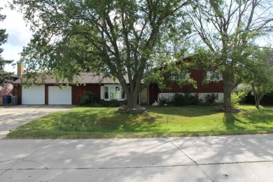 Life is greener on the Spencer Municipal Golf Course. Here is a on Spencer Municipal Golf Course in Iowa - for sale on GolfHomes.com, golf home, golf lot