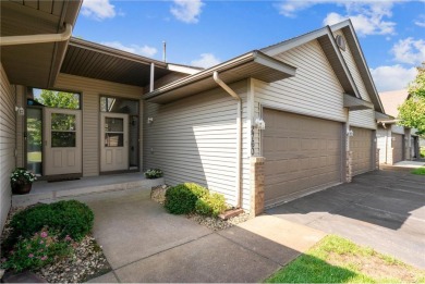 Great Townhome has good size front entry with closet and access on The Ponds Golf Club in Minnesota - for sale on GolfHomes.com, golf home, golf lot