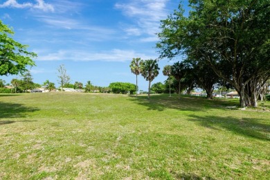 Renovated and ready to move in.  This property has it all, open on Boca Greens Country Club in Florida - for sale on GolfHomes.com, golf home, golf lot