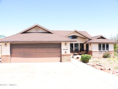 This home backs the fairway of Snowflake's Country Club golf on Snowflake Municipal Golf Course in Arizona - for sale on GolfHomes.com, golf home, golf lot