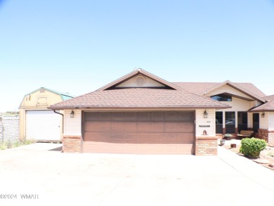 This home backs the fairway of Snowflake's Country Club golf on Snowflake Municipal Golf Course in Arizona - for sale on GolfHomes.com, golf home, golf lot