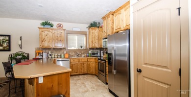 Welcome to 1910 Belknap Loop! Situated in the highly on Hunters Point Golf Club in Idaho - for sale on GolfHomes.com, golf home, golf lot