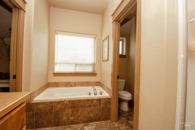 Welcome to 1910 Belknap Loop! Situated in the highly on Hunters Point Golf Club in Idaho - for sale on GolfHomes.com, golf home, golf lot