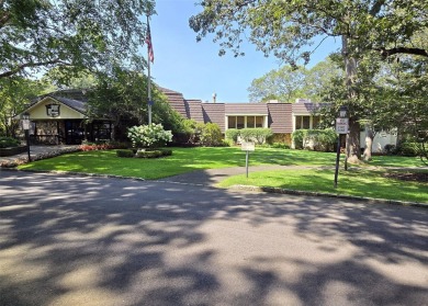 Waiting For You! Welcome home to this beautiful 3 Bedrooms, 1.5 on Bretton Woods Country Club in New York - for sale on GolfHomes.com, golf home, golf lot
