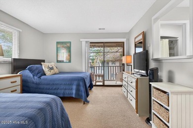 Top-floor condo in Colony 1 golf community is move-in ready! on Oyster Bay Golf Links in North Carolina - for sale on GolfHomes.com, golf home, golf lot