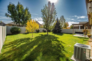 Welcome to 1910 Belknap Loop! Situated in the highly on Hunters Point Golf Club in Idaho - for sale on GolfHomes.com, golf home, golf lot