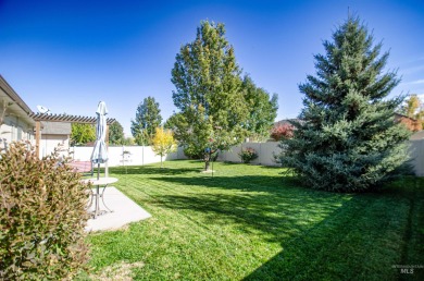 Welcome to 1910 Belknap Loop! Situated in the highly on Hunters Point Golf Club in Idaho - for sale on GolfHomes.com, golf home, golf lot