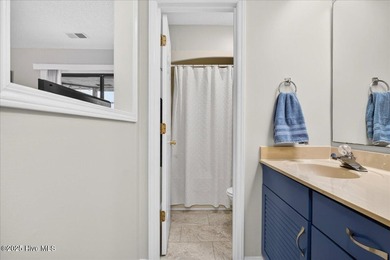 Top-floor condo in Colony 1 golf community is move-in ready! on Oyster Bay Golf Links in North Carolina - for sale on GolfHomes.com, golf home, golf lot