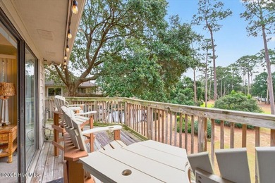 Top-floor condo in Colony 1 golf community is move-in ready! on Oyster Bay Golf Links in North Carolina - for sale on GolfHomes.com, golf home, golf lot