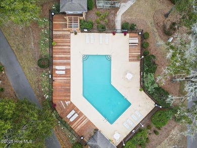 Top-floor condo in Colony 1 golf community is move-in ready! on Oyster Bay Golf Links in North Carolina - for sale on GolfHomes.com, golf home, golf lot