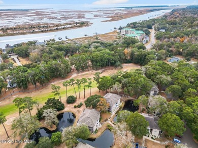 Top-floor condo in Colony 1 golf community is move-in ready! on Oyster Bay Golf Links in North Carolina - for sale on GolfHomes.com, golf home, golf lot