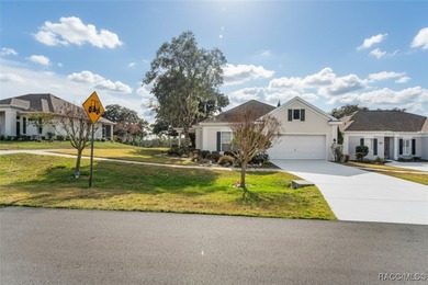 Beautiful 3-bedroom, 2-bath pool home with a 2-car garage on Southern Woods Golf Club in Florida - for sale on GolfHomes.com, golf home, golf lot