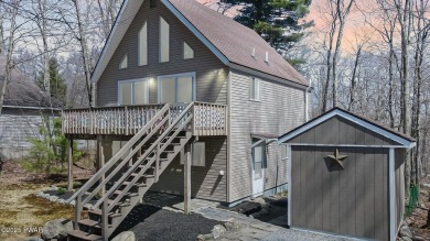 This isn't a getaway. It's a ''get-here-now!'' Move-in ready on Thornhurst Country Club in Pennsylvania - for sale on GolfHomes.com, golf home, golf lot