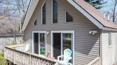 This isn't a getaway. It's a ''get-here-now!'' Move-in ready on Thornhurst Country Club in Pennsylvania - for sale on GolfHomes.com, golf home, golf lot