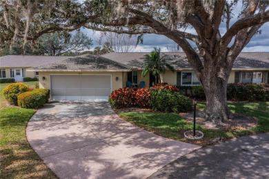 Beautiful 2 bedroom, 2 bath Condo in award-winning Kings Point on Falcon Watch Golf Club in Florida - for sale on GolfHomes.com, golf home, golf lot