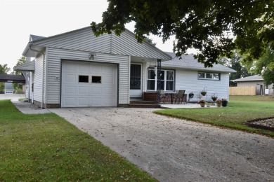 Welcome to this delightful two-bedroom, two-bath ranch-style on Sibley Golf And Country Club in Iowa - for sale on GolfHomes.com, golf home, golf lot