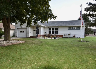 Welcome to this delightful two-bedroom, two-bath ranch-style on Sibley Golf And Country Club in Iowa - for sale on GolfHomes.com, golf home, golf lot
