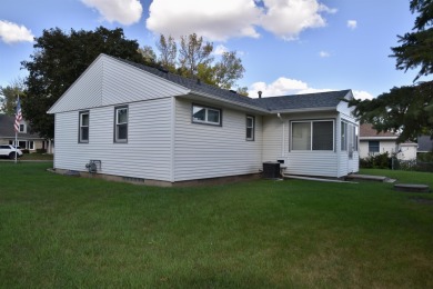 Welcome to this delightful two-bedroom, two-bath ranch-style on Sibley Golf And Country Club in Iowa - for sale on GolfHomes.com, golf home, golf lot
