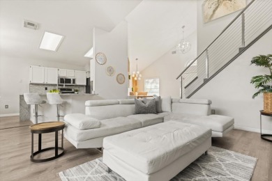 Sellers are offering $12,000 towards buyer's closing costs! on Twin Rivers Golf Club in Florida - for sale on GolfHomes.com, golf home, golf lot