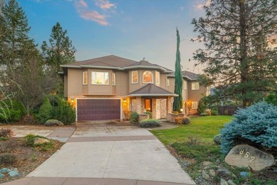 MOUNT SHASTA LUXURY LIVING ON THE 9TH HOLE. This 5,204 SF custom on Mount Shasta Resort in California - for sale on GolfHomes.com, golf home, golf lot