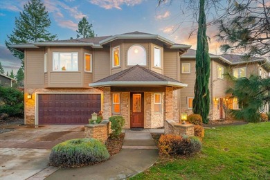 MOUNT SHASTA LUXURY LIVING ON THE 9TH HOLE. This 5,204 SF custom on Mount Shasta Resort in California - for sale on GolfHomes.com, golf home, golf lot