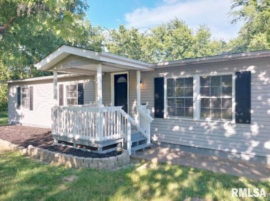 Come home to this completely updated 3 bedroom, 2 full bath on Oak Run Golf Course in Illinois - for sale on GolfHomes.com, golf home, golf lot