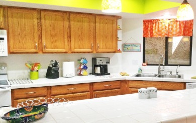 SELLER FINANCING AVAILABLE! Discover this beautifully furnished on London Bridge Golf Course in Arizona - for sale on GolfHomes.com, golf home, golf lot