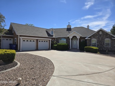 Fairway home has a beautiful split floor plan, large master on Snowflake Municipal Golf Course in Arizona - for sale on GolfHomes.com, golf home, golf lot