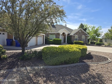 Fairway home has a beautiful split floor plan, large master on Snowflake Municipal Golf Course in Arizona - for sale on GolfHomes.com, golf home, golf lot