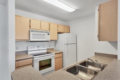 Here's your chance to own this beautiful 1 bed/1 bath, 752 sqft on Lakewood Ranch Golf and Country Club in Florida - for sale on GolfHomes.com, golf home, golf lot