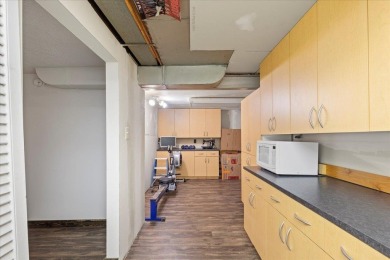 Laura Doocy, M: , caroleandlaura,   - Don't miss this Brick on Field Club of Omaha in Nebraska - for sale on GolfHomes.com, golf home, golf lot