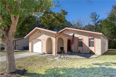 Welcome to easy Florida living in this clean, move-in-ready on Sugarmill Woods Golf and Country Club in Florida - for sale on GolfHomes.com, golf home, golf lot