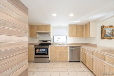 Welcome to easy Florida living in this clean, move-in-ready on Sugarmill Woods Golf and Country Club in Florida - for sale on GolfHomes.com, golf home, golf lot